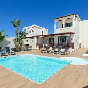 Aguamarina Piscina Climatizada Villa